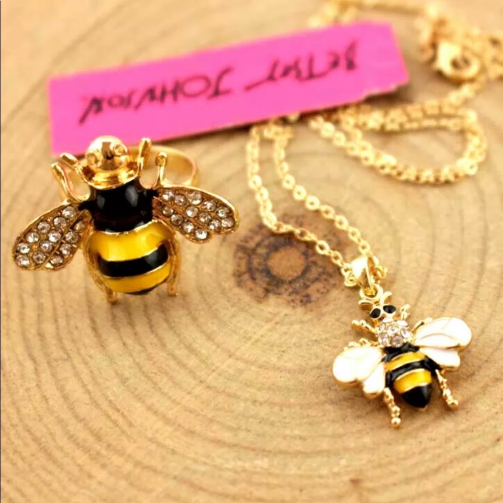 NWT Betsy Johnson Bee Pendant Necklace & Ring - Picture 12 of 13